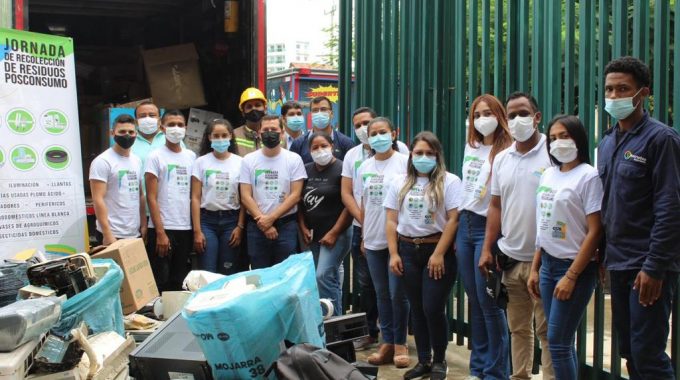 Jovenes Organizan Residuos Tecnologicos