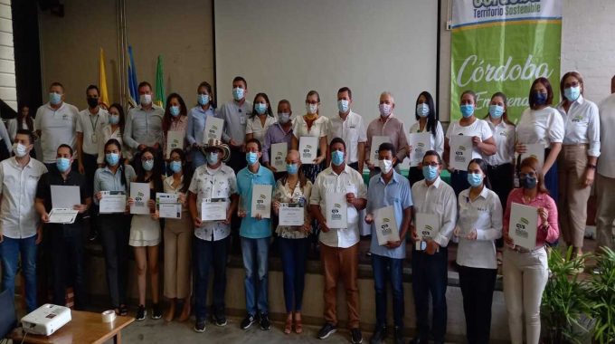 Reconocimiento A Grupo De Personas En El Auditorio Iraca De La CVS