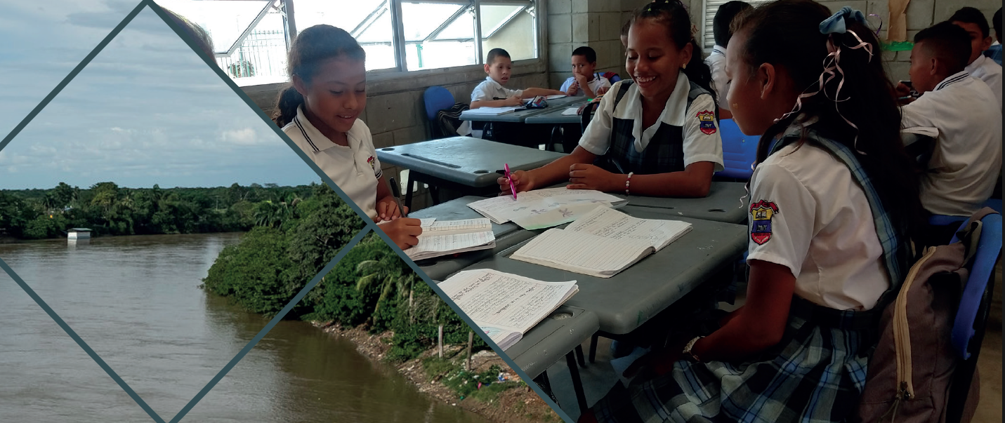 Niños estudiando en un aula de clases