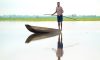 Hombre En Una Canoa