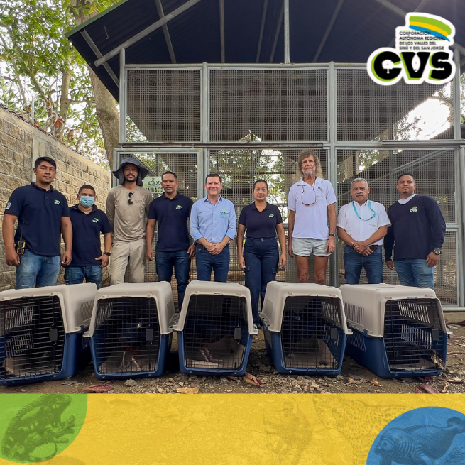Imagen De Funcionarios De CVS Y Del Aviario Nacional En Entrega De Aves Paijil Azul